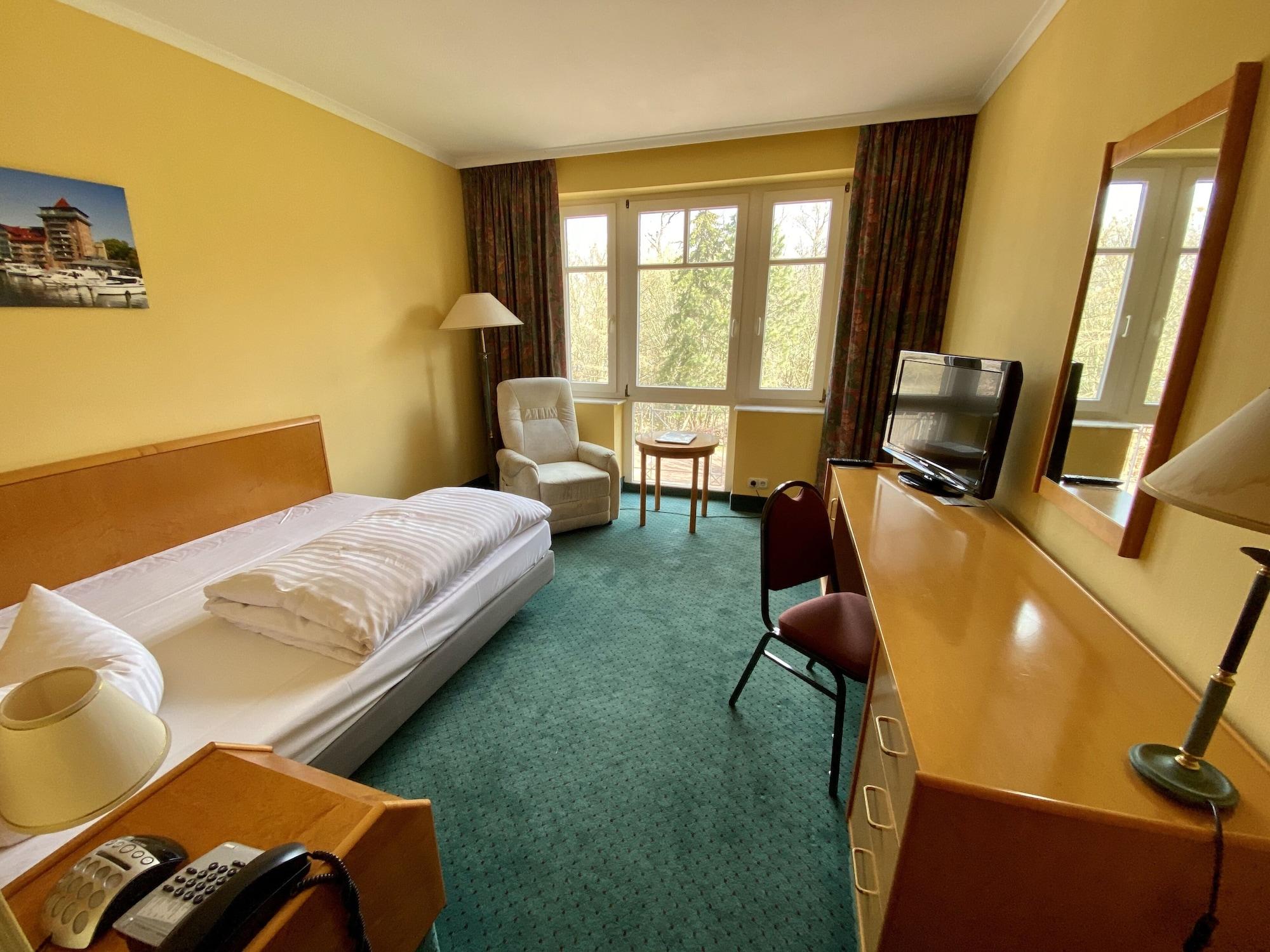Park Hotel Fasanerie Neustrelitz Exterior photo