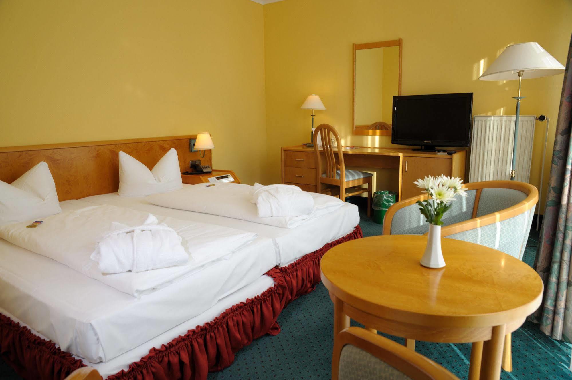 Park Hotel Fasanerie Neustrelitz Exterior photo